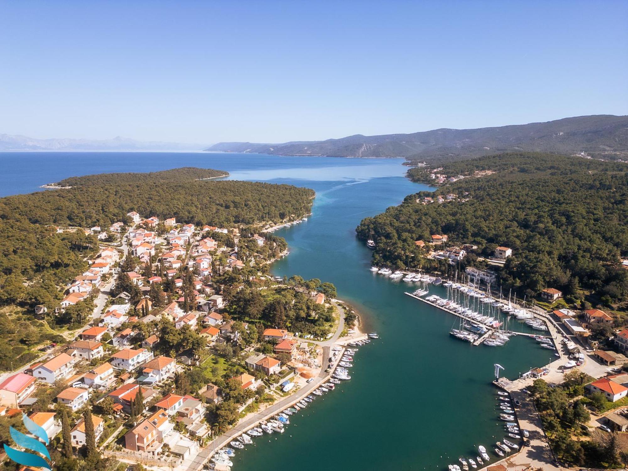 Apartament Hvar & *